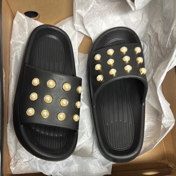 Kenneth Cole Women's Sandal - Picture 2 of 6